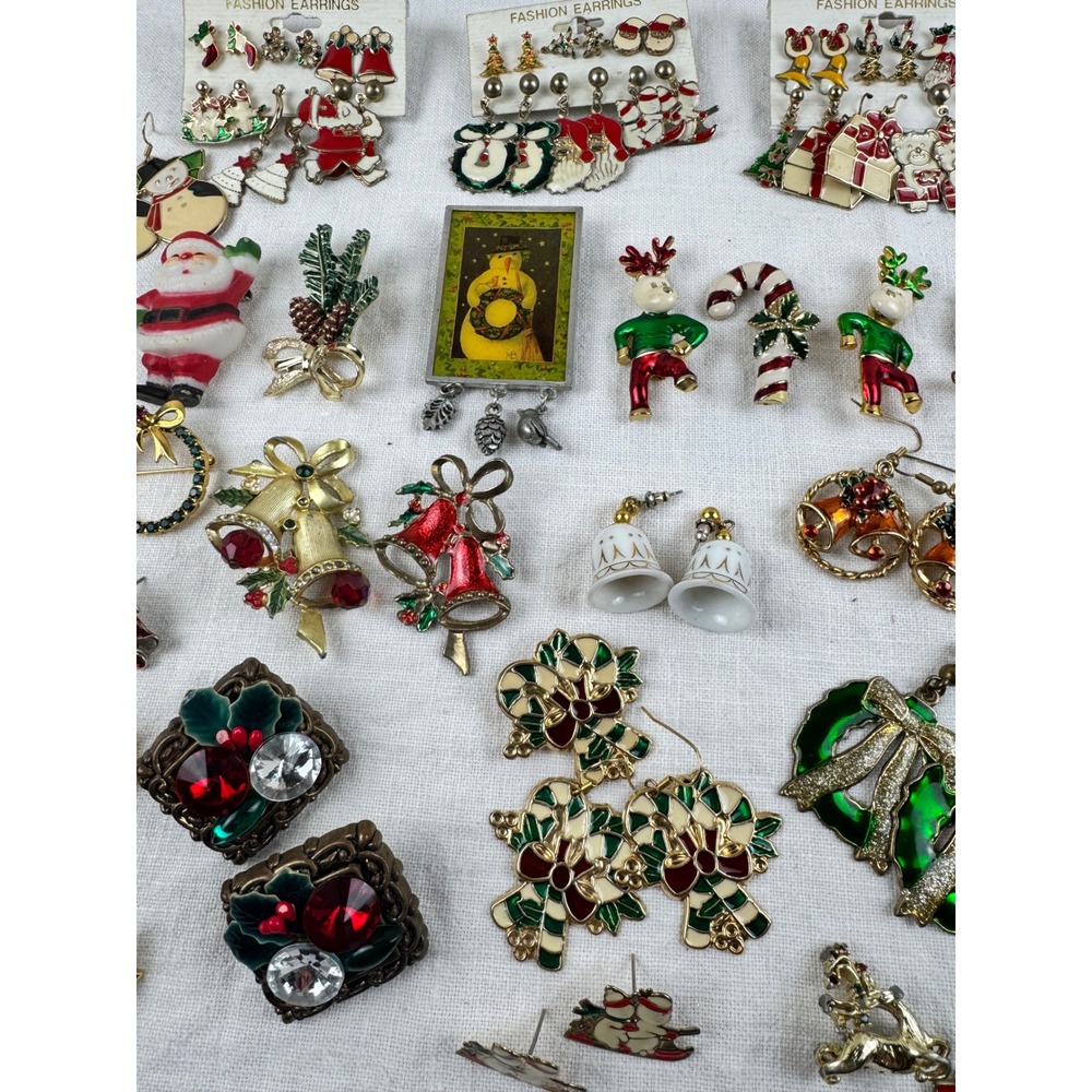 Vintage Christmas Jewelry Lot Enamel Rhinestone Santa Brooches Pins Earrings Box - Picture 3 of 8
